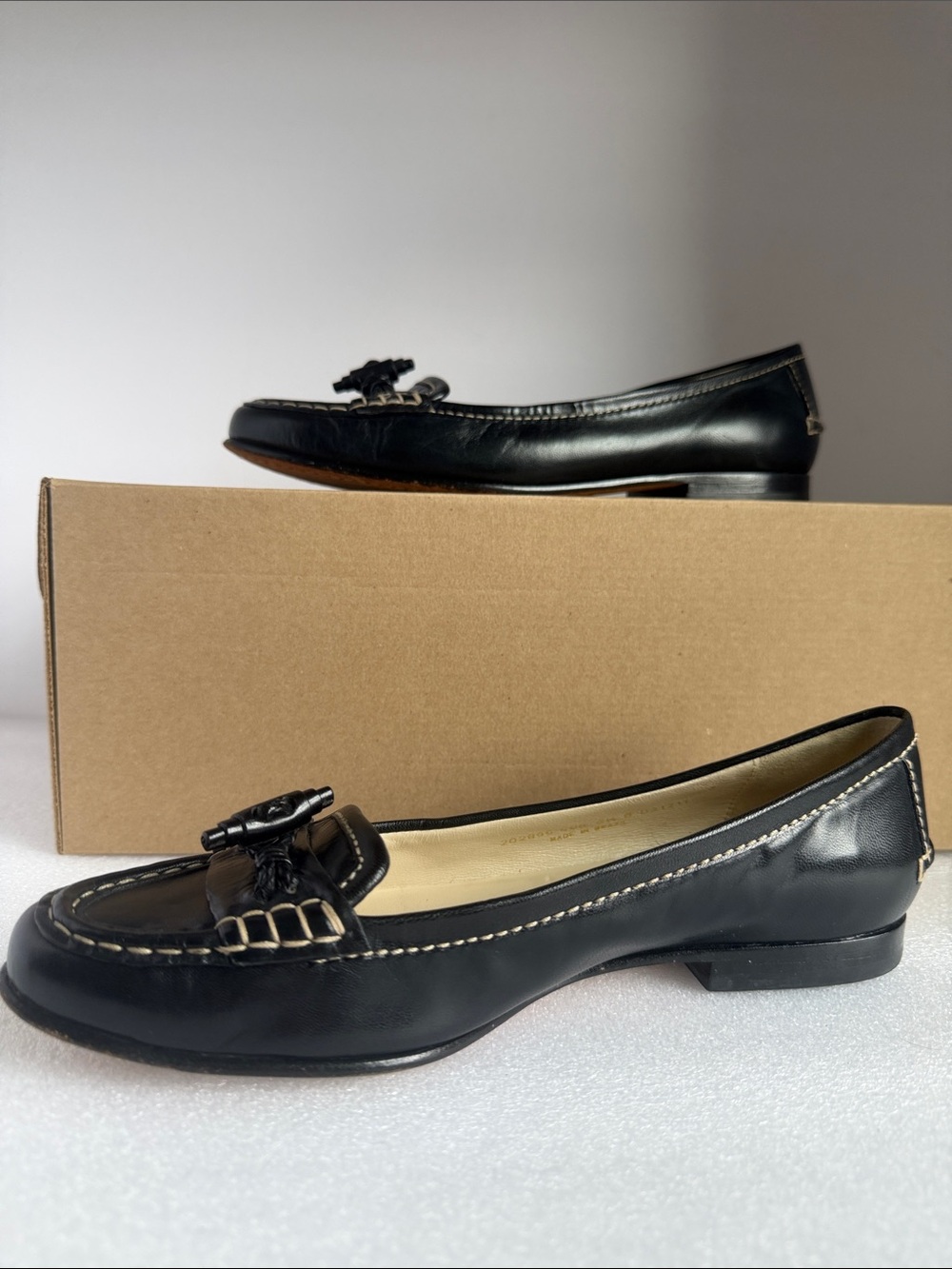 COLE HAAN Black Leather Tassel Loafers Contrast Stitching Flats Women’s 5.5 - Picture 4 of 16